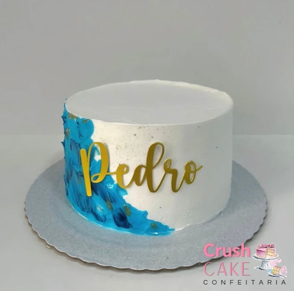 Bolo com decoração simples em azul e dourado de 1,5 kg